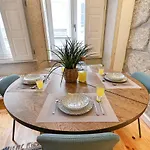 Bonjardim Downtown - By Guest *