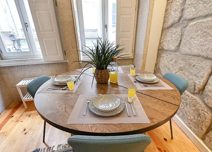 Bonjardim Downtown - By Guest *