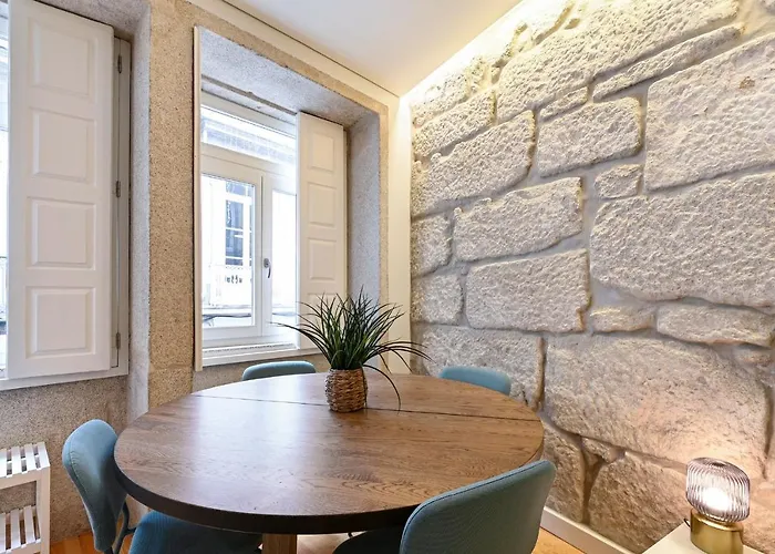 Bonjardim Downtown - By Guest *