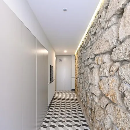 Bonjardim Downtown - By Guest *